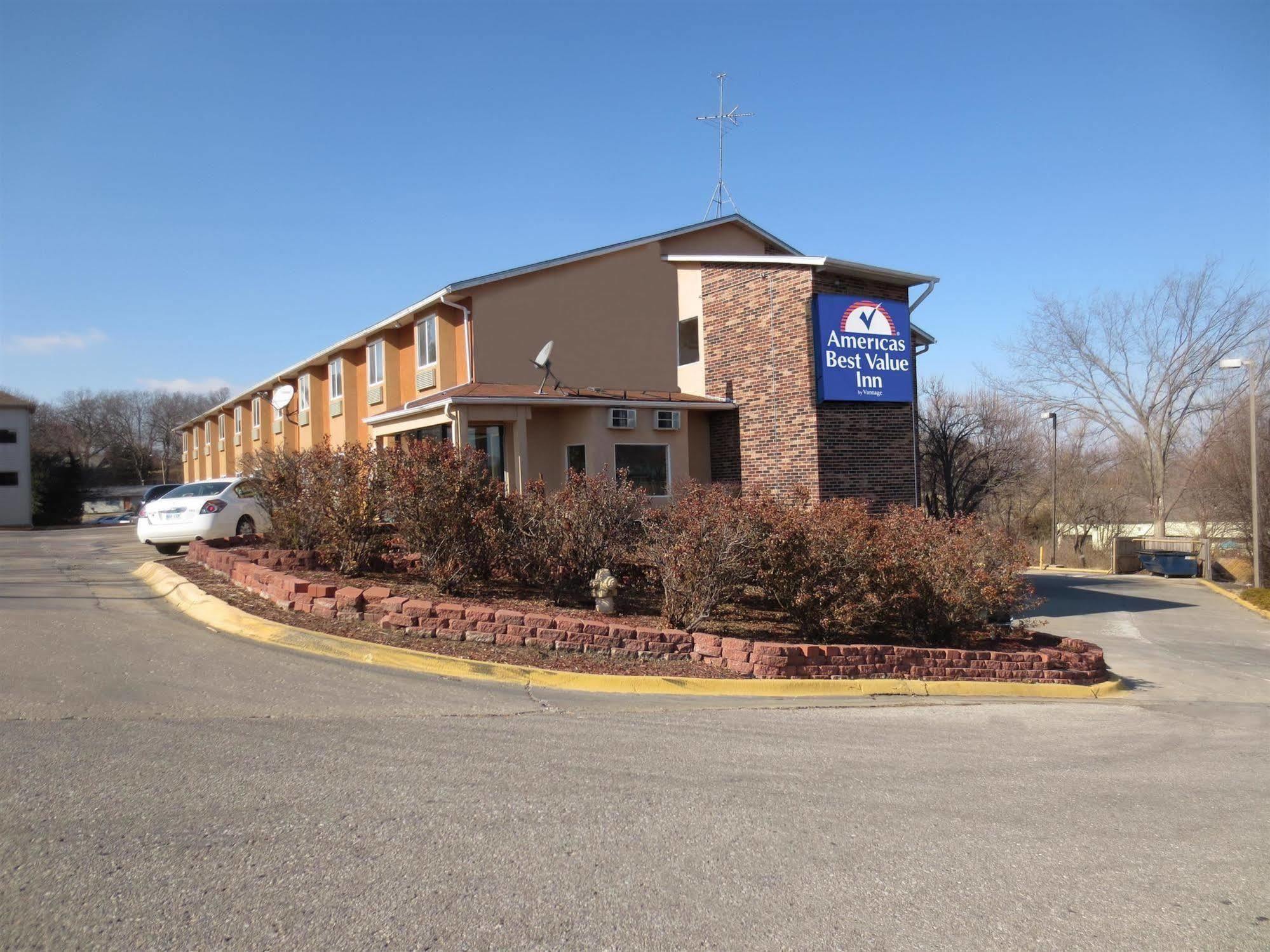American Best Value Inn Lawrence Eksteriør billede